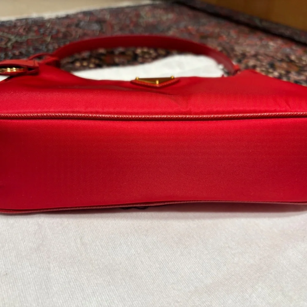 PRADA Re-Edition 2005 Mini Bag Red - Picture 7 of 10